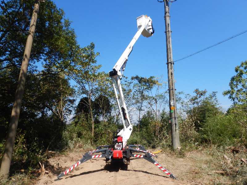 國網寧?？h供電公司引進履帶式絕緣斗臂車 助推”無感停電“體系建設