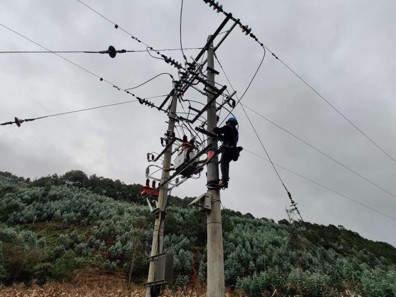 臨滄云縣供電局開(kāi)展線路維護(hù)消缺，大幅提升供電可靠性