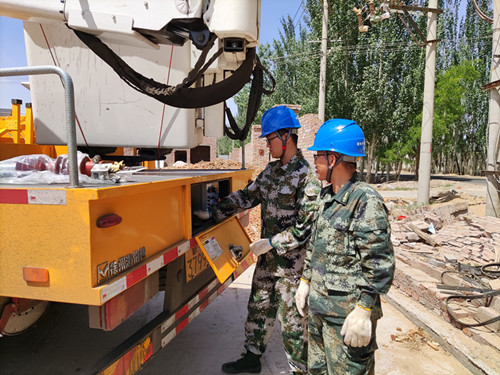 烏海電業(yè)局配電帶電作業(yè)處強化現場培訓 提升員工技能