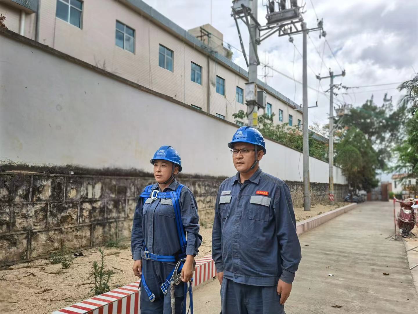 臨滄云縣供電局黨員帶頭開展崗評，促員工技能快速提升