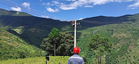 鳳慶供電局新華供電所供電火力全開，助力當?shù)乜緹煯a業(yè) 穩(wěn)定發(fā)展