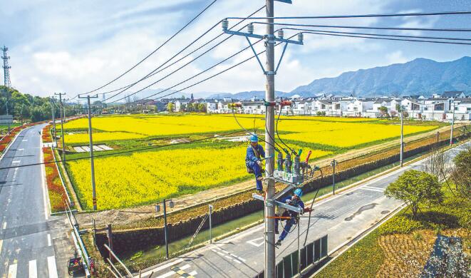 浙江富陽加大農網改造力度，全面推進鄉(xiāng)村電氣化改造