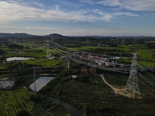 這項工程投產(chǎn)送電，將提高湖北省西電東送通道送電能力