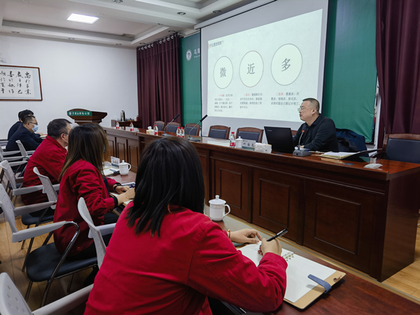 烏海供電公司副總經(jīng)理葉海龍赴基層開展講黨紀廉政教育黨課活動