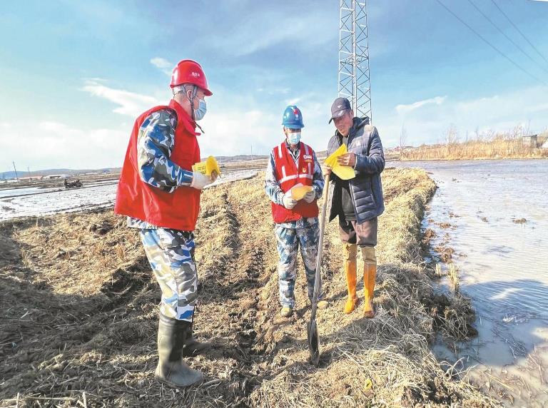 黑龍江虎林市供電公司上門走訪客戶保障春耕用電