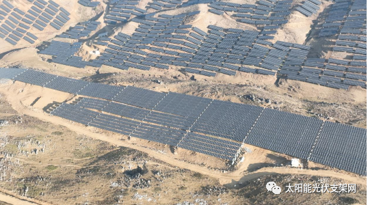 安泰科柔性太陽能光伏支架助力全國海拔最高、坡度最大光伏項(xiàng)目