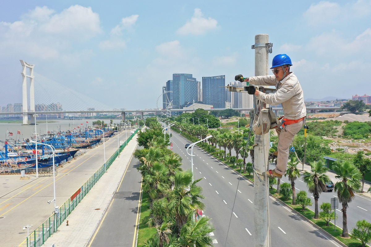 國網泉州供電公司全力推進桿線遷改 助力東海中央活力區(qū)發(fā)展