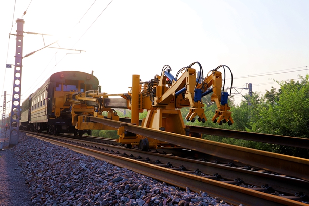 國家能源集團(tuán)朔黃鐵路新型長軌運輸車完成首次正線作業(yè)