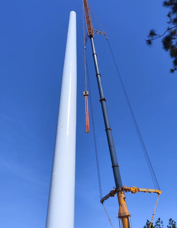 防城港門崖嶺風(fēng)電項目首套塔筒順利吊裝