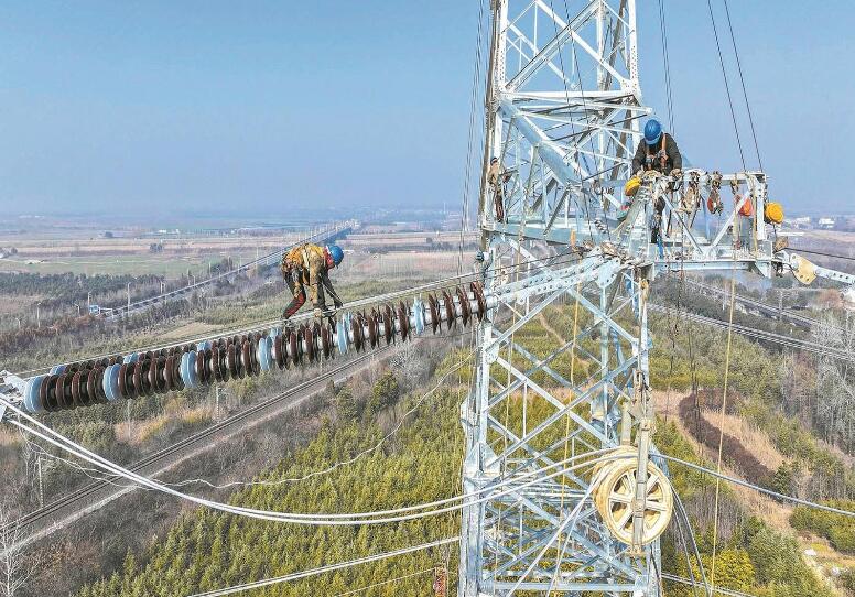 江蘇500千伏盱眙—秋藤輸電線路工程架設導線