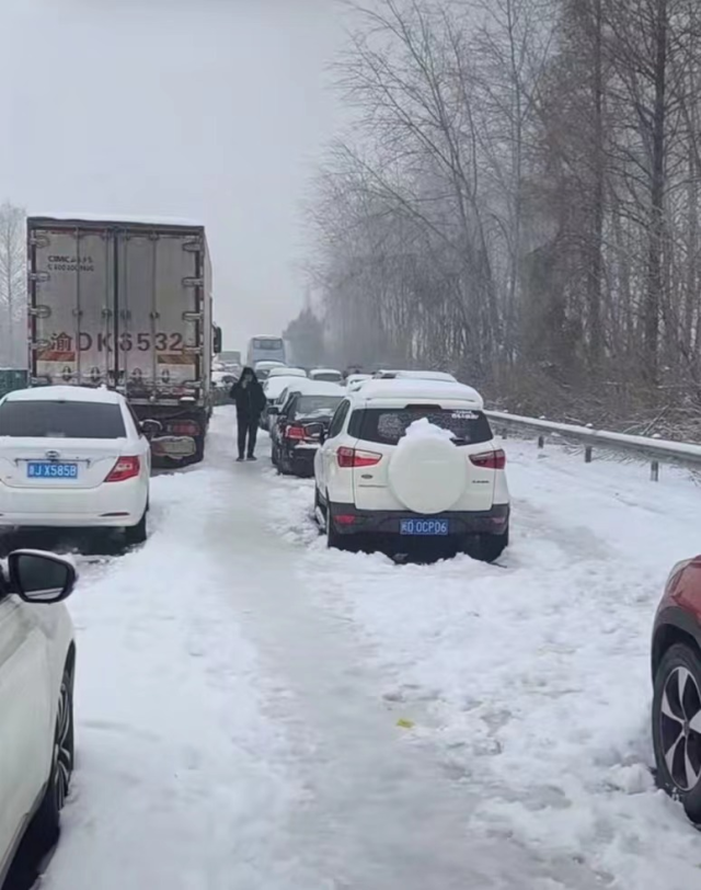 湖北凍雨暴雪導致高速公路堵塞，電動汽車再現(xiàn)“趴窩”