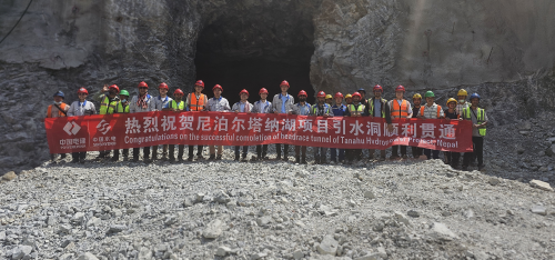 尼泊爾塔納湖水電站項(xiàng)目引水隧洞全線貫通