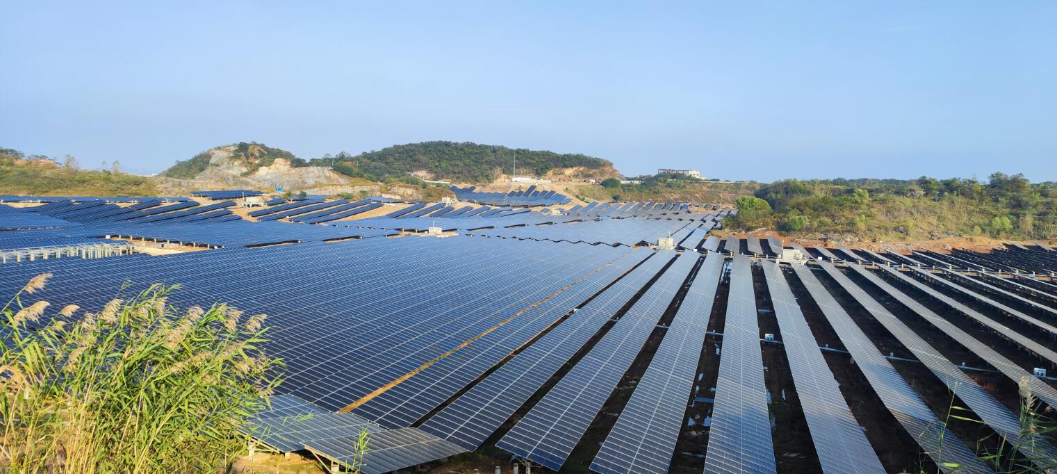 國家能源集團諫壁發(fā)電廠松林山灰場光伏電站項目全容量并網(wǎng)發(fā)電