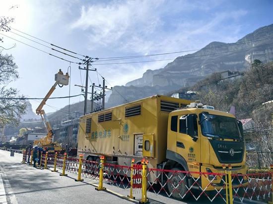 國網(wǎng)贊皇縣供電公司輸電線路遷改助力衡昔高速建設(shè)提速